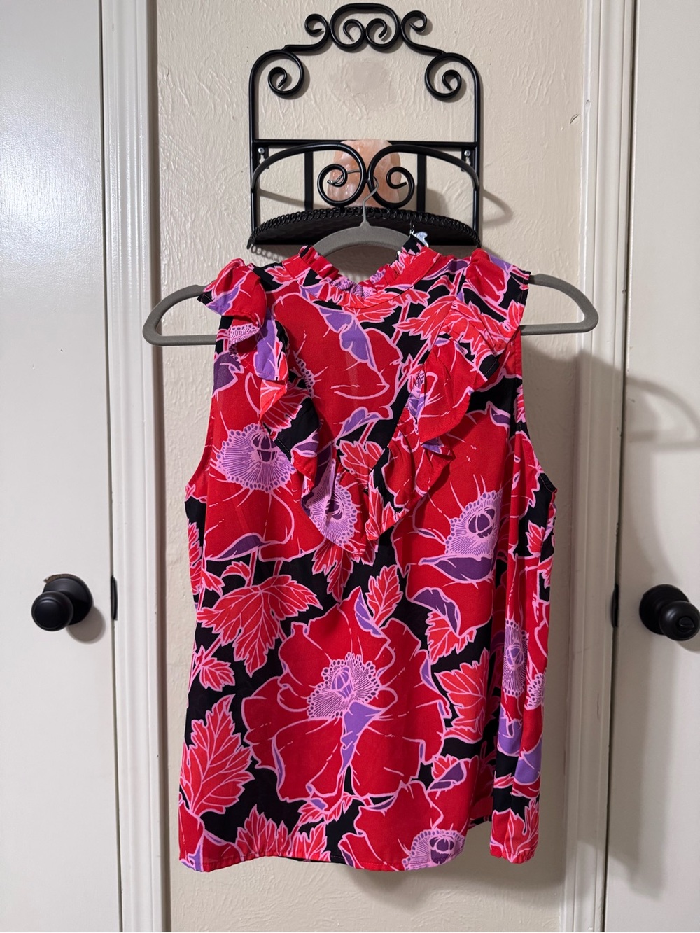 Who What Wear Red & Purple Ruffle Neck Floral Camisole